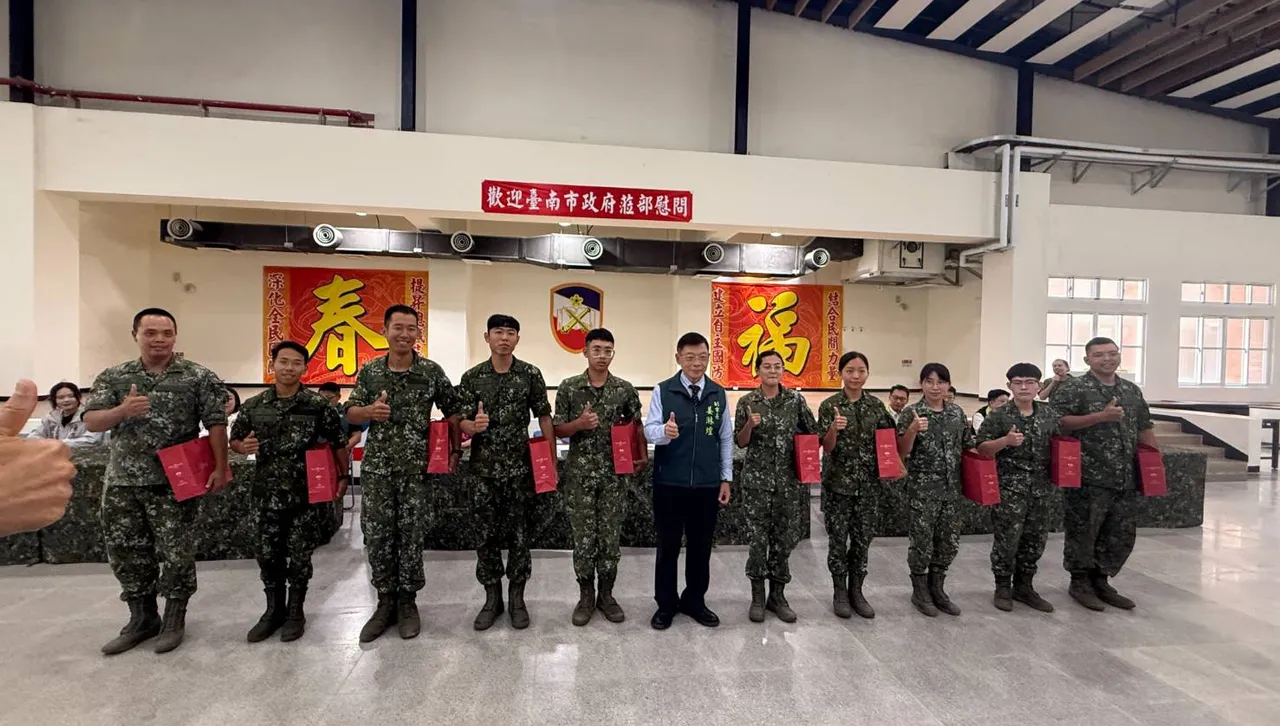 軍民同心迎端午 台南市府勞軍團慰問砲兵訓練指揮部官兵