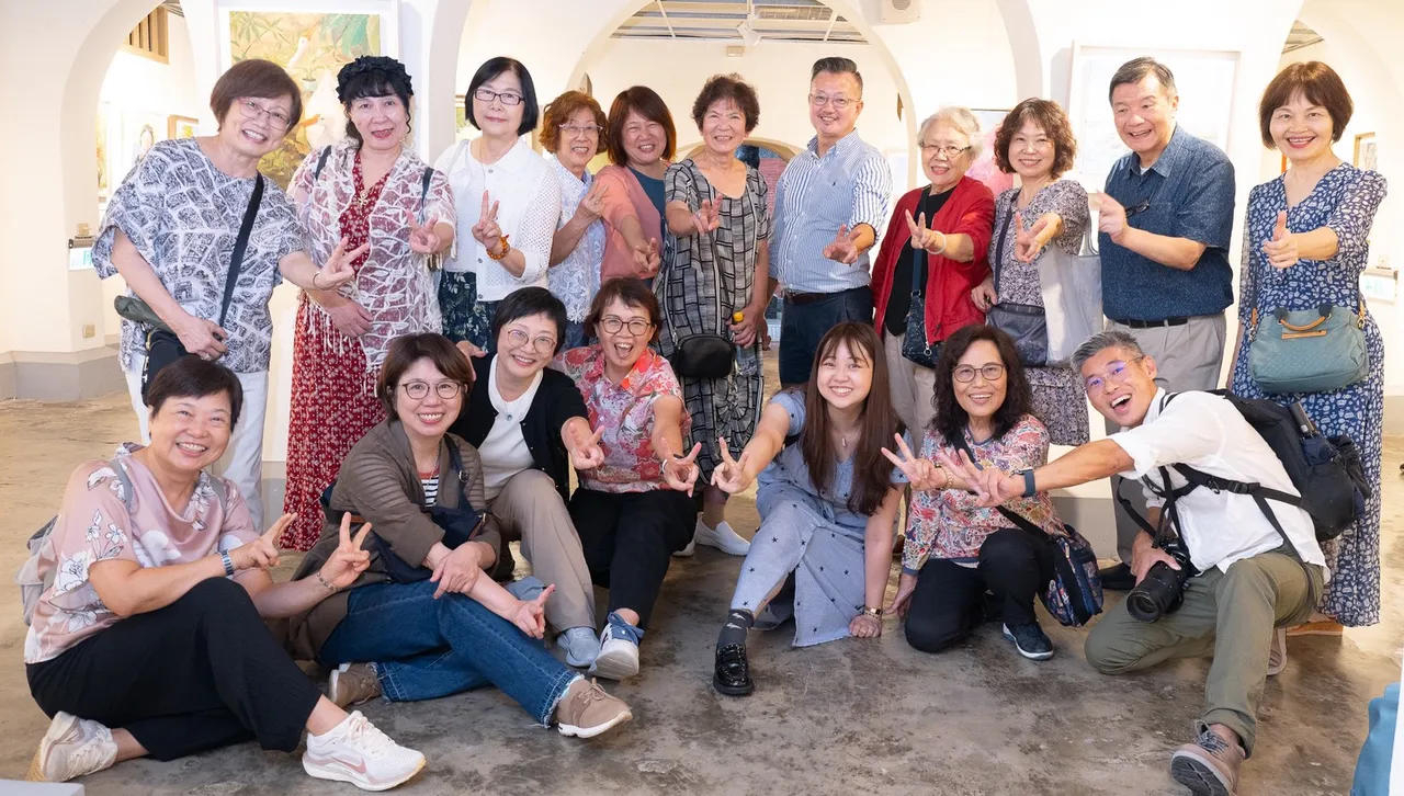 筆寫人生情感 楊富琴油畫個展獻給百歲母親