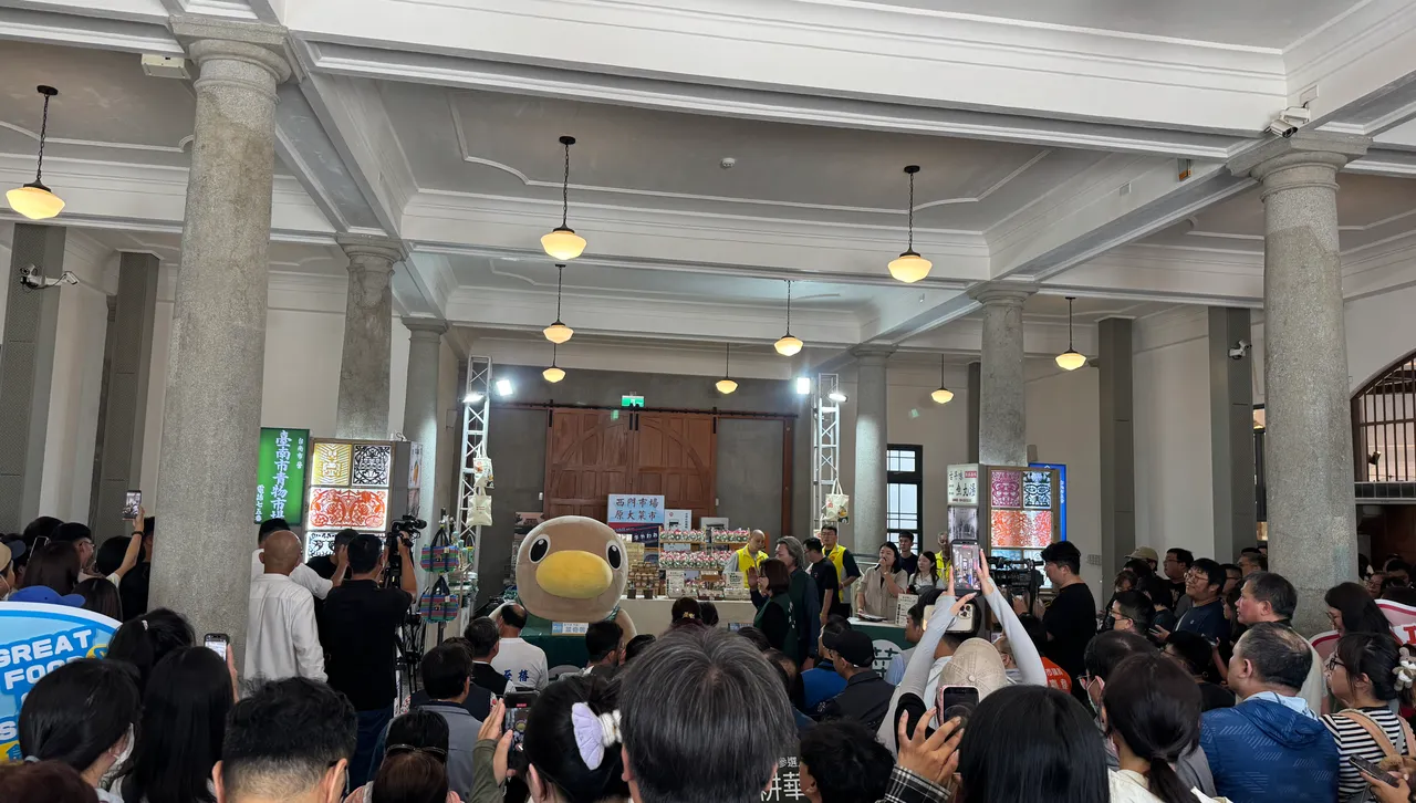 菜奇鴨魅力爆棚! 首波授權商品開賣秒殺 19款完售掀搶購潮