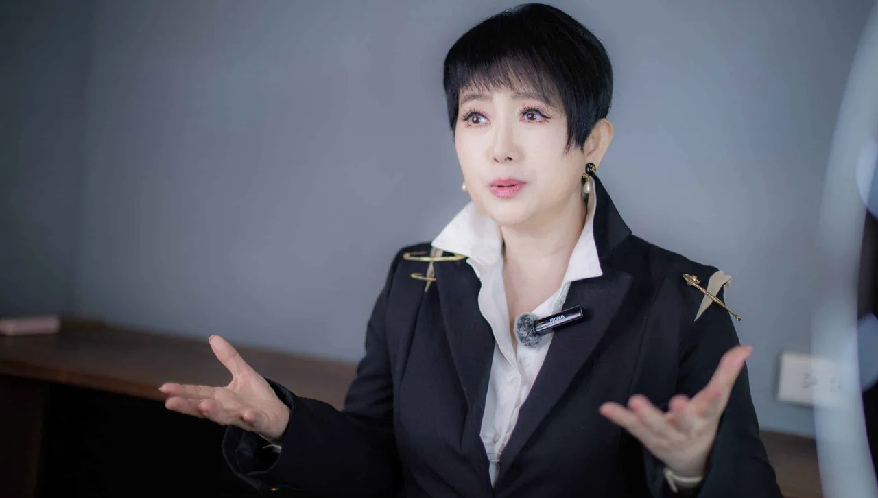 周思潔隨身帶離世5年愛犬「專屬小盒」伴牠看世界
