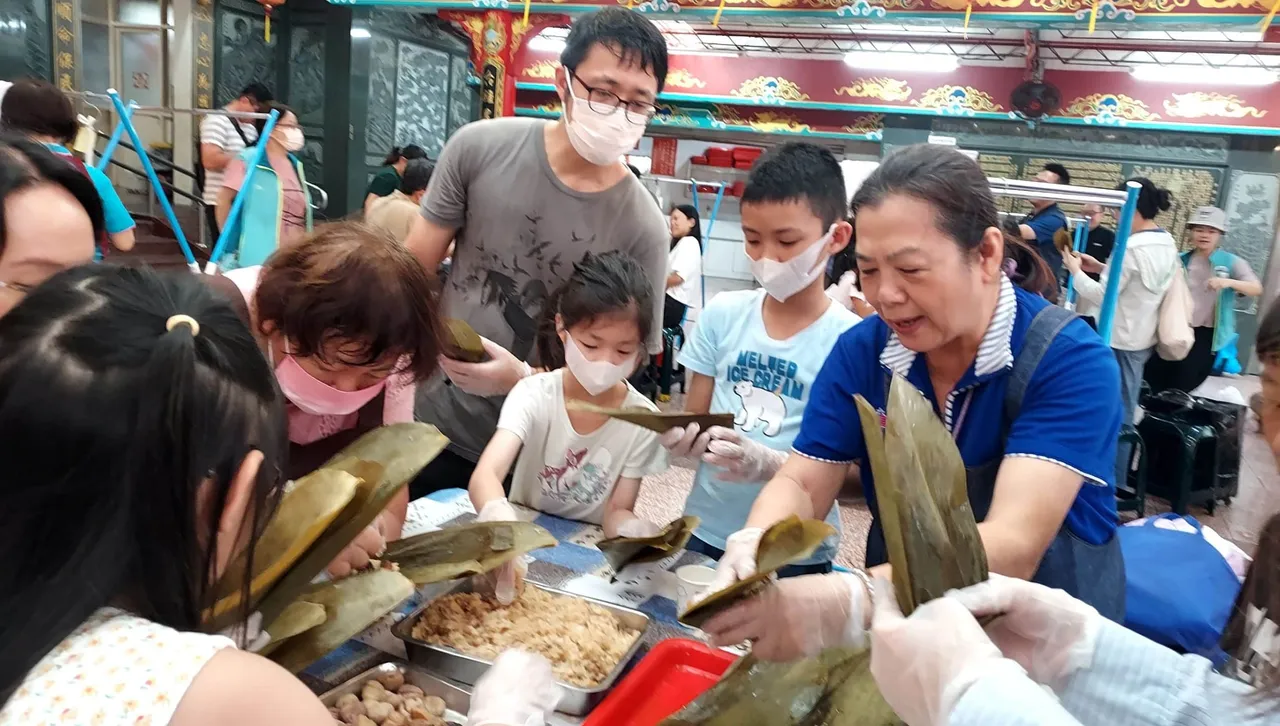 粽香傳情親子同樂　文山區公所攜手忠順廟推人口政策