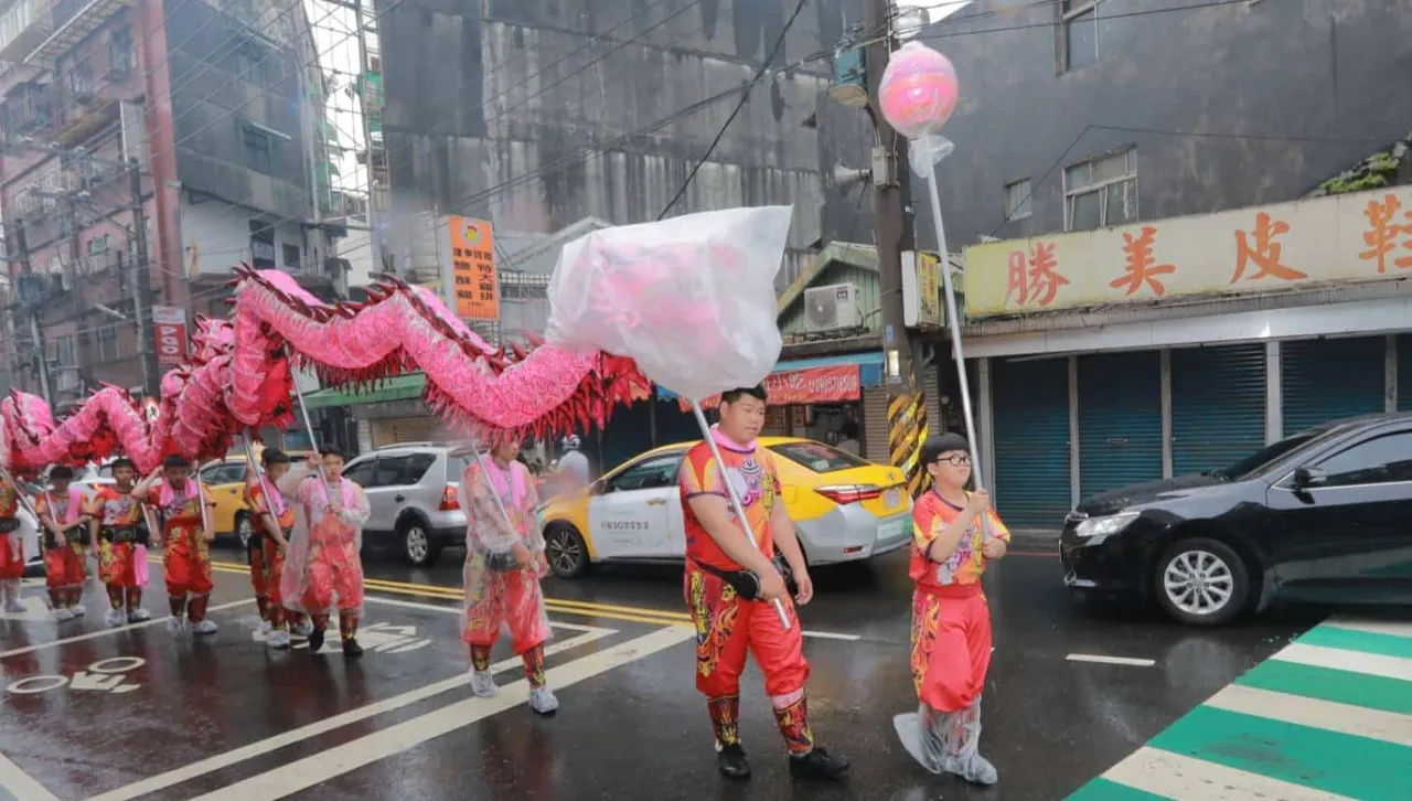 蚵殼港14里迎媽祖遶境盛大登場　邱佩琳與民眾同行祈安求順遂