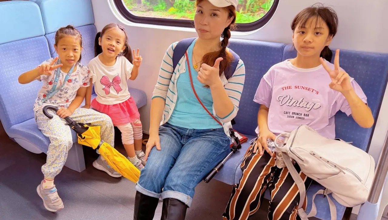 基隆親子走讀熱鬧登場　百組家庭搭火車暢遊暖暖風光