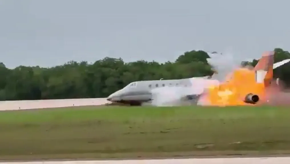 影／飛機墜毀爆炸影片瘋傳！私人飛機故障迫降多明尼加機場　機上2人全數罹難