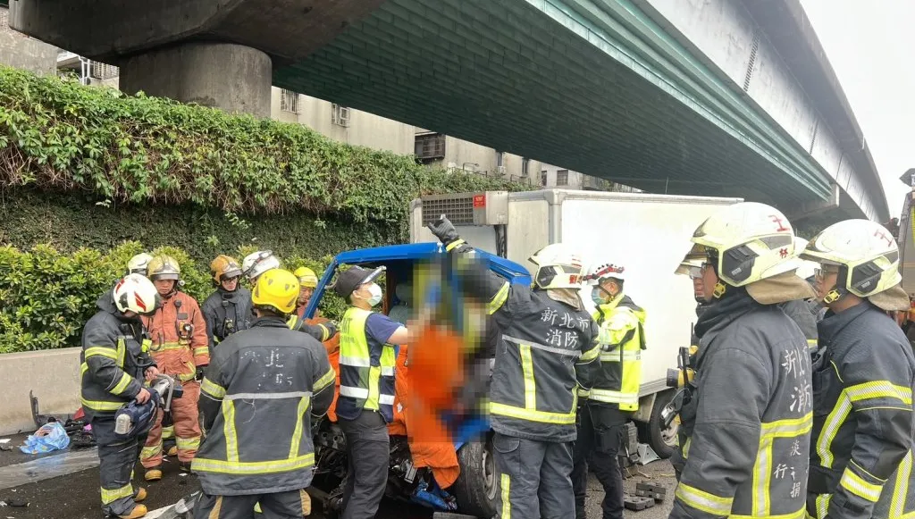 國道1號三重路段4車事故！　1名駕駛氣血胸雙腿骨折