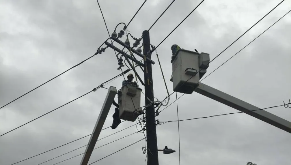 大雷雨釀高壓線路斷！高雄市殯儀館周遭3hrs無電用