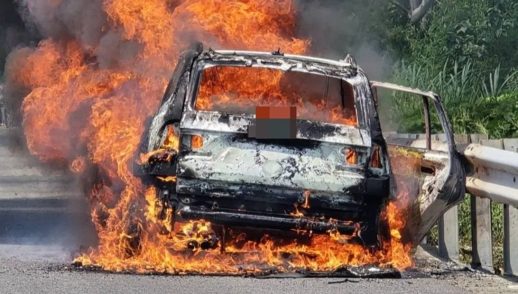 國道3號火燒車！　火勢兇猛濃煙沖天
