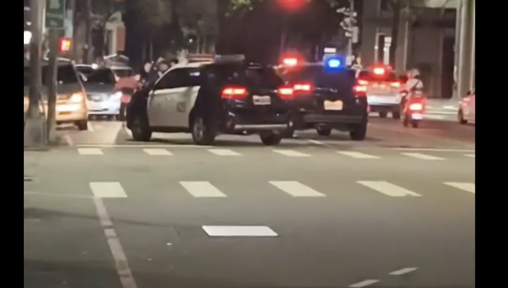 中警攔截失控毒駕男　闖紅燈逆向蛇行還撞傷行人遭逮送辦