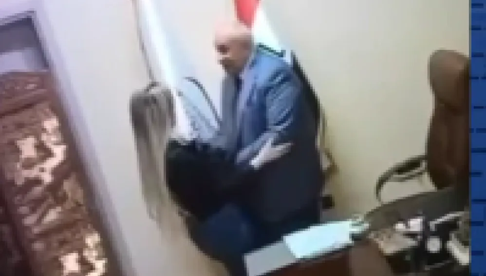影／性愛片外流？伊拉克石油官員辦公室啪啪啪　當事女高管反擊：AI造假