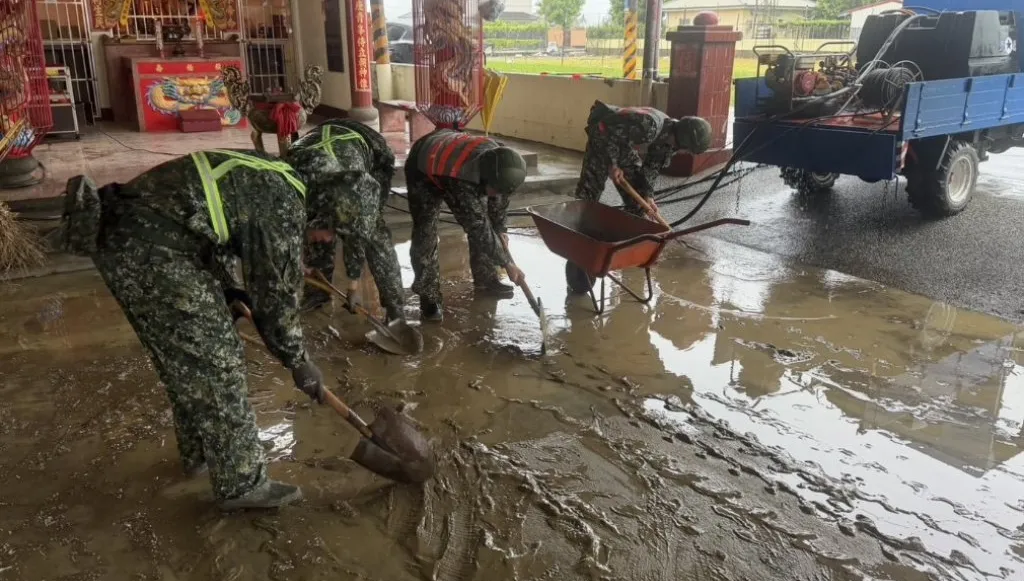 豪雨狂襲南台灣！國軍1223兵力待命　挺進高雄、屏東救災