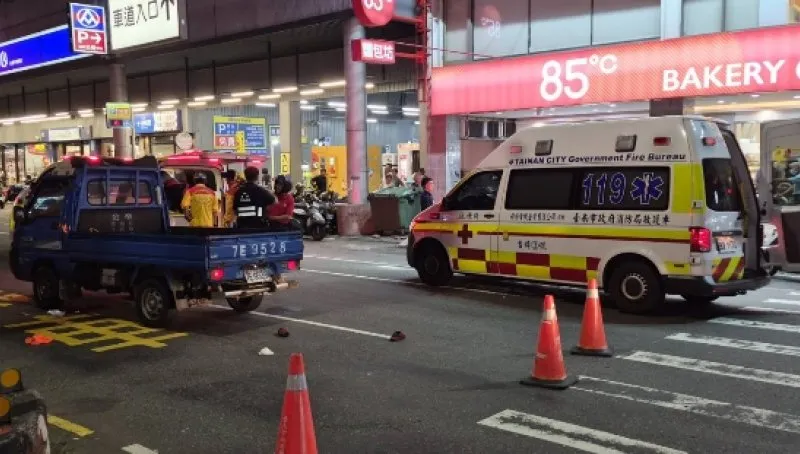 台南嚴重車禍！女騎士遭捲車底命危　送醫搶救中