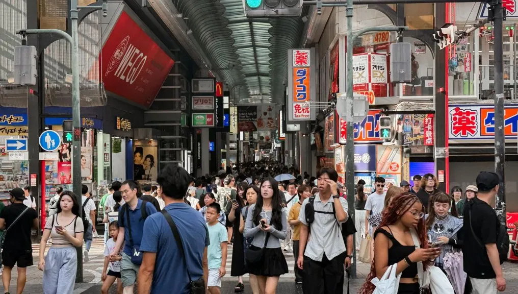 日本血拚後遺症曝光！手臂紅一圈　網笑：這病無藥醫