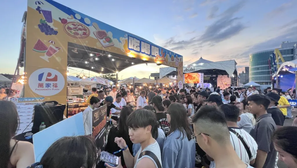 牛排、夜市三寶一次吃！萬家福進軍高雄啤酒節　15款美食超吸睛