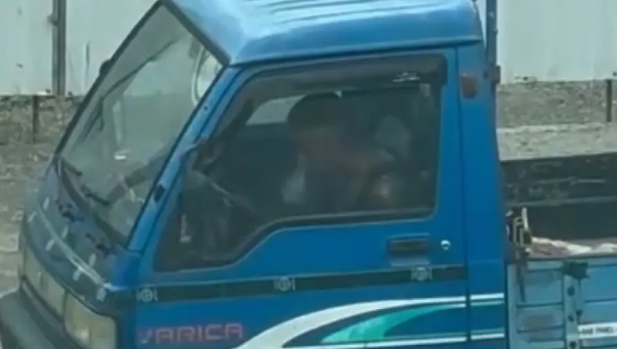台中小貨車駕駛疑似車內吸毒！　警方追查中