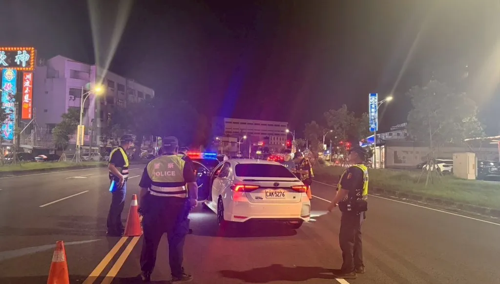 全國聯防毒駕！嘉市警攜手保五周六夜雷霆出擊　封閉式路檢斷毒路