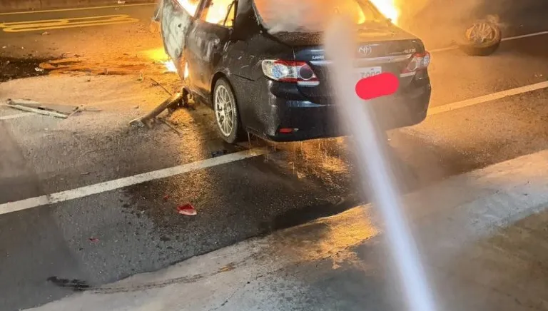 屏東車禍引發火燒車！　駕駛受傷送醫
