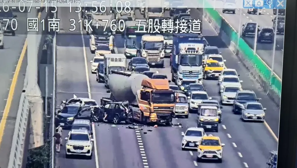 國道1號五股路段6車相撞！　聯結車未注意前方動態釀禍