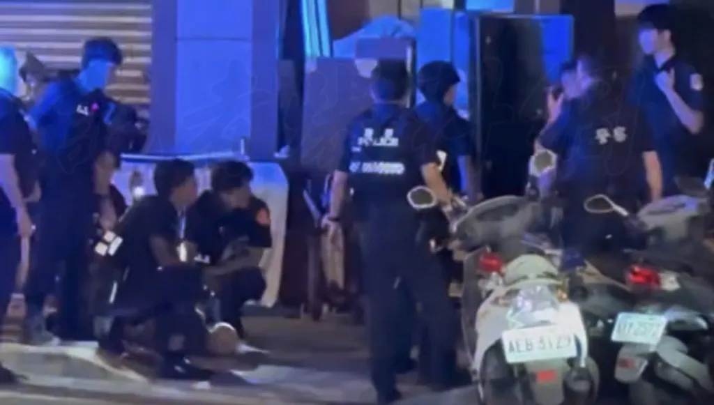 板橋街頭爆衝突！民眾目擊多人持螺絲起子互毆　疑因債務糾紛引發