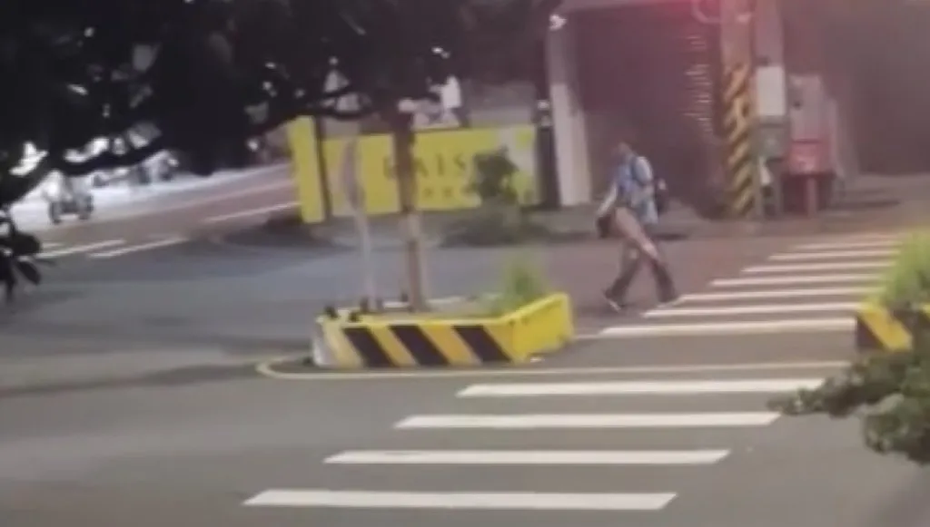 男子深夜闖新豐車站前狂丟三角錐　車輛急閃避險釀事故　警方介入帶回處理