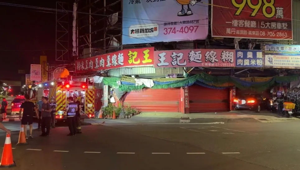快訊／高雄大寮「BMW撞進麵線糊店」！大量天然氣外洩嚇壞居民