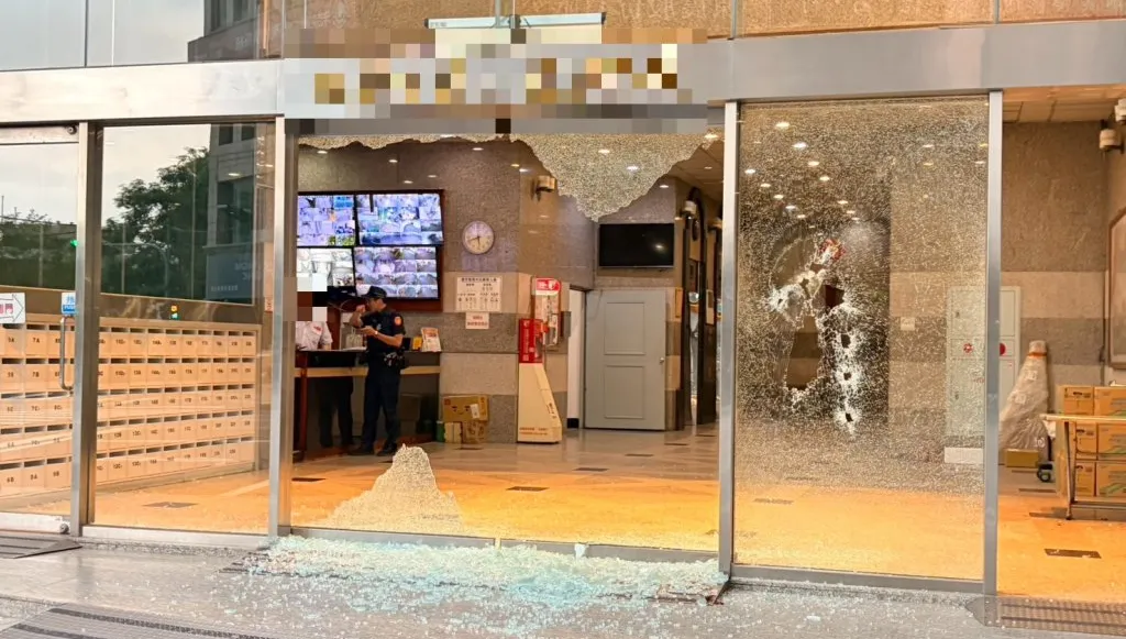酒後敬酒爆口角竟持槍洩憤　台中男朝商辦大樓開槍後逃逸投案
