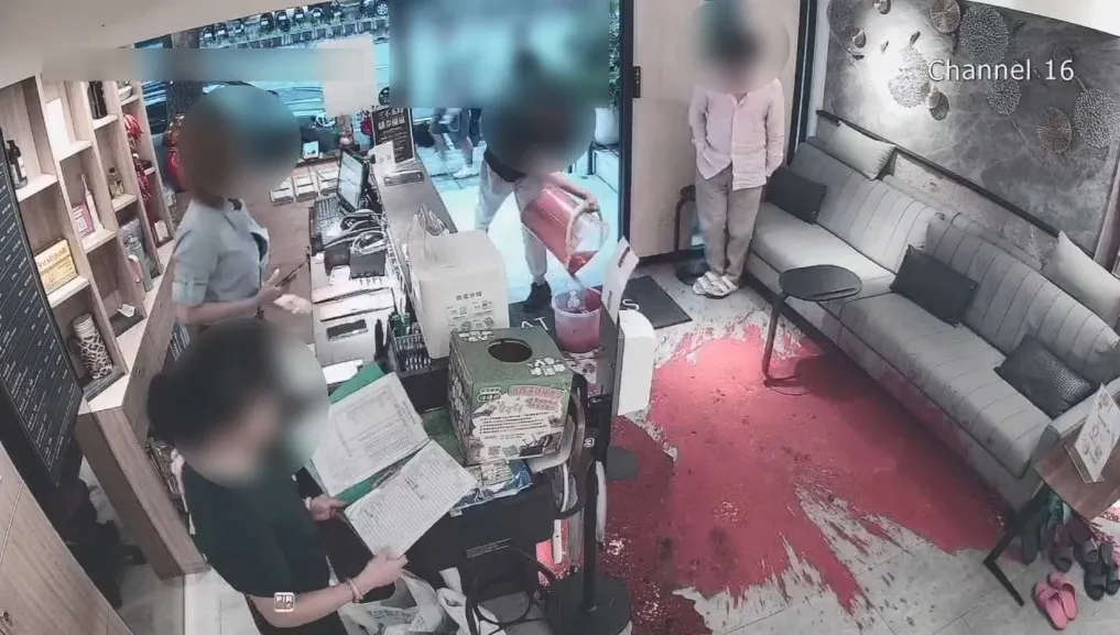 雙北連鎖按摩店遭潑漆寄送防彈衣恐嚇！　竹聯幫成員教唆青少年犯案警逮8人