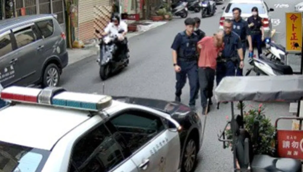 酒駕撞6車逃逸躲人群！　警方鷹眼揪出逮捕