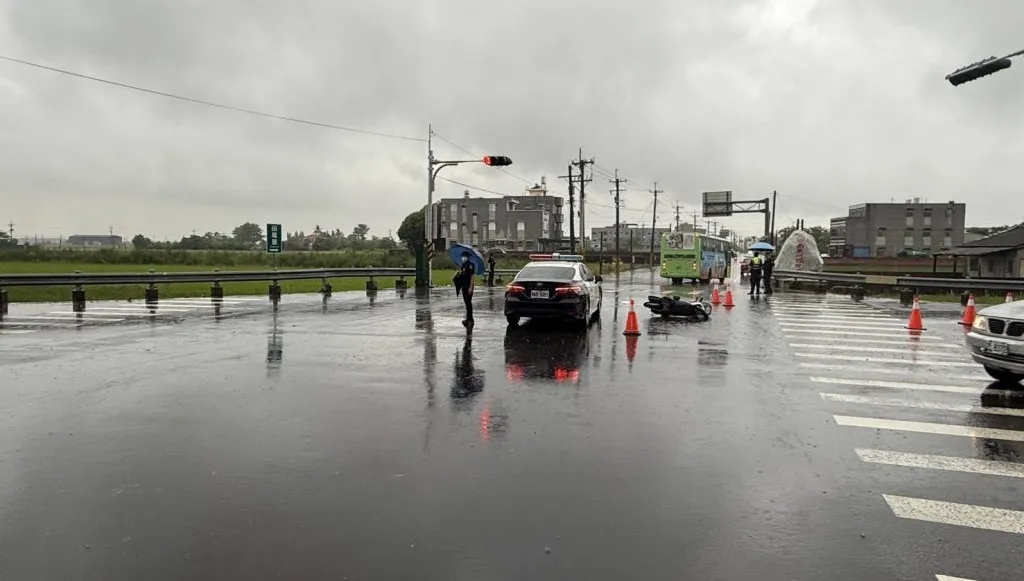 嘉義車禍母親死亡女兒受傷！　公車擦撞機車釀悲劇