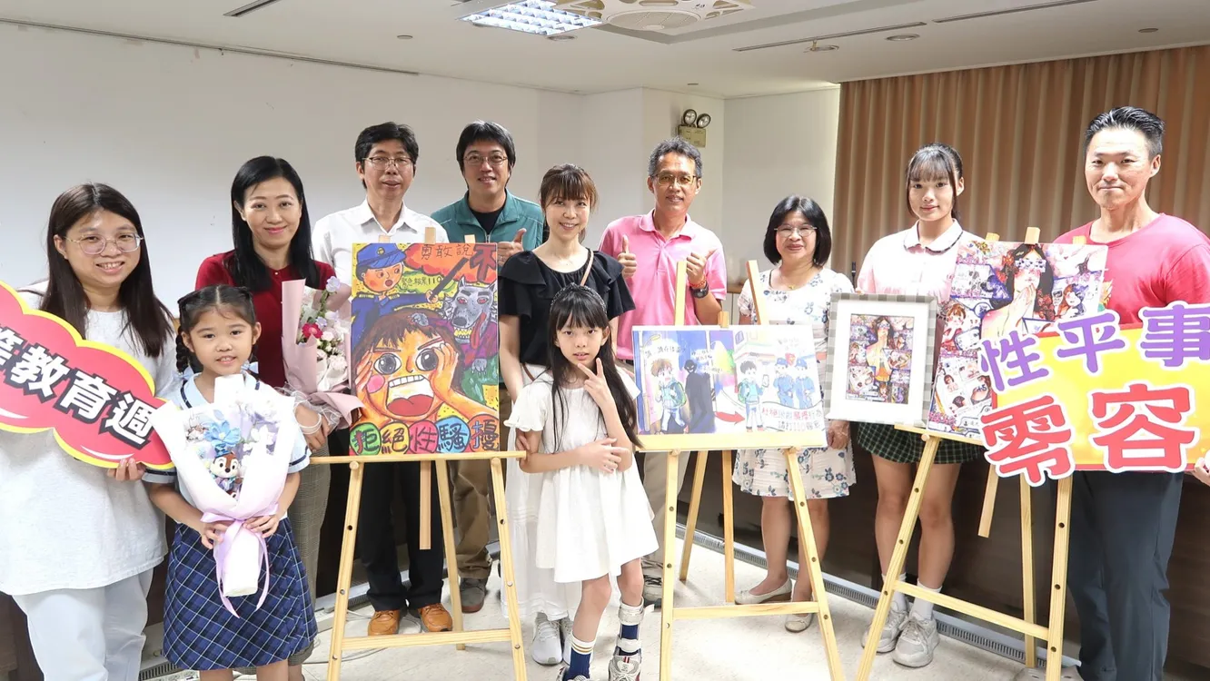 ▲「跟蹤騷擾我不要」宣導圖卡徵選獲獎學生作品。（圖／台南市教育局提供）