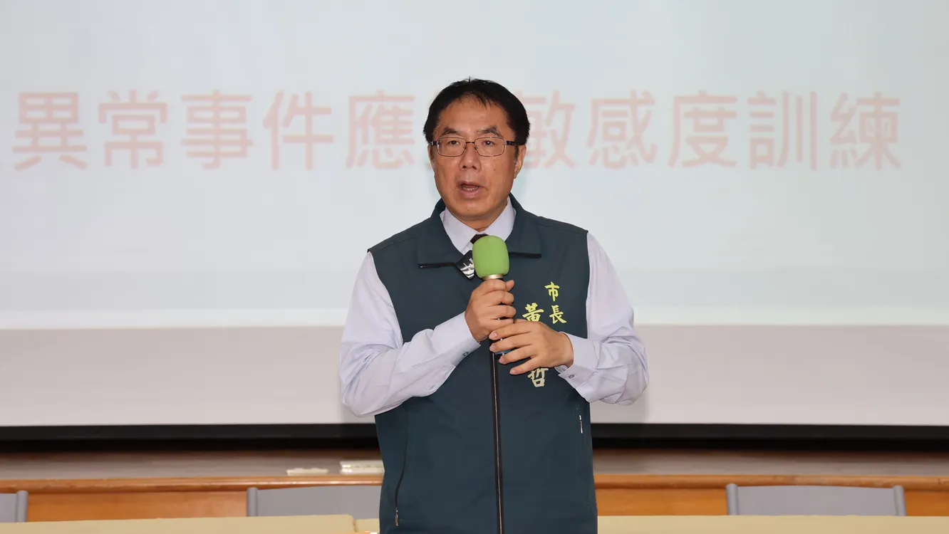 ▲台南市長黃偉哲今（27）日出席「115年度獨居老人訪查人員訓練」，並宣布今年重陽敬老金為1,500元。（圖／台南市政府提供）