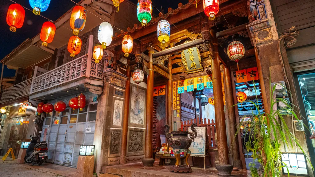 ▲夜遊府城別錯過,金華路美食搭配古城漫步一次滿足。(圖/台南市觀光旅遊局提供)