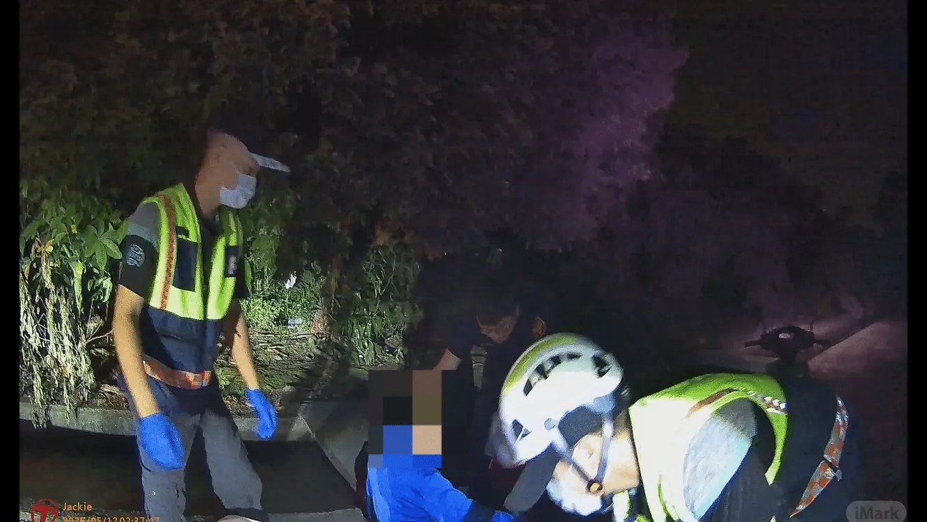 癲癇男深夜倒臥水溝旁　北斗警即時救援化險為夷
