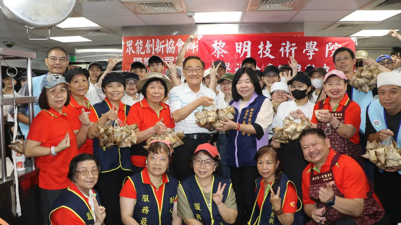 眾能協會攜手黎明師生包粽送弱勢　阿嬤級志工教外籍學生包台灣粽