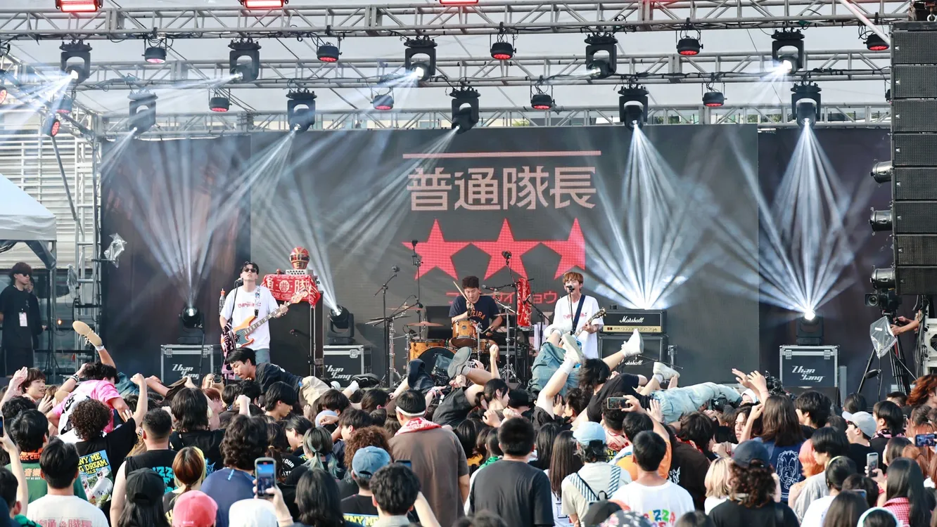 基隆港邊變身搖滾舞台　「愛嶼搖滾」吸7萬樂迷朝聖
