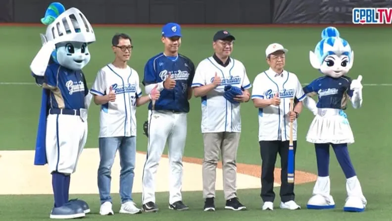 集誠資本邀產業領袖大巨蛋開球　台亞半導體董事長李國光為職棒喝采