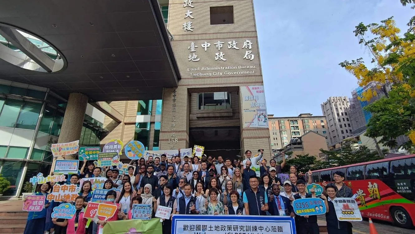 34國地政菁英拜會中市地政局 見證台中智慧地政成果