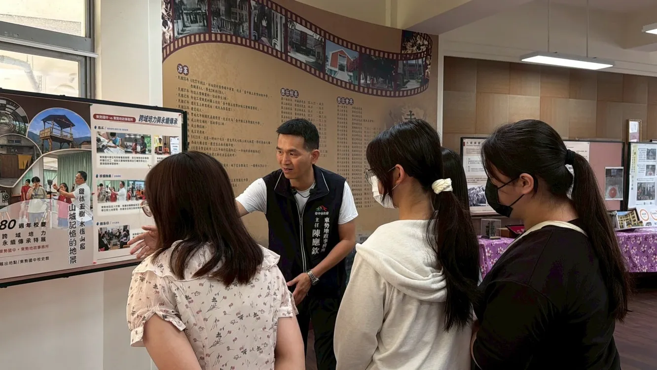 從地籍圖到百年測量儀器　東勢地政所攜手東勢國中展出地政文物