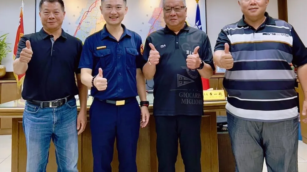員警榮退　芳苑分局頒贈退休紀念品