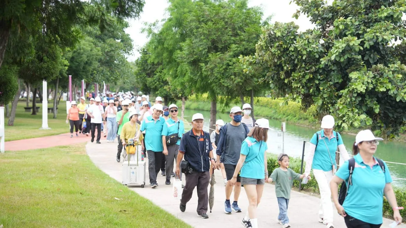 中央公園逾千人健走熱力滿滿 　台中勞資健康逗陣行活力開走