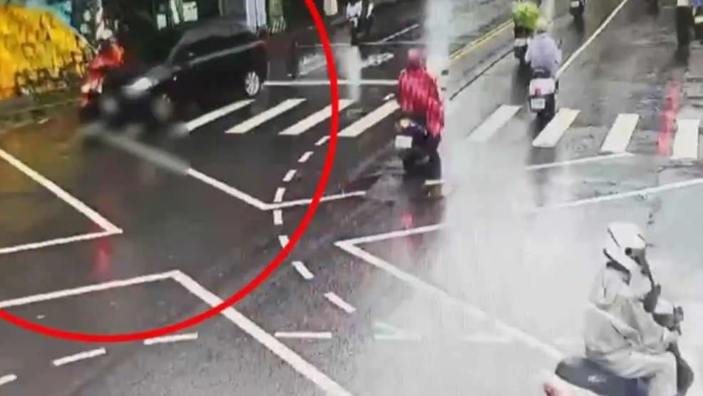 轎車右轉擦撞同向機車　騎士重傷送醫不治