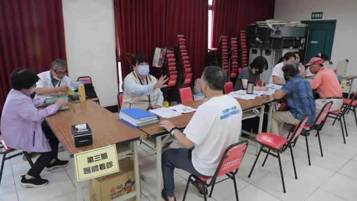 台南首場高齡駕駛人一站式換照服務啟動　年底前37區全面巡迴辦理