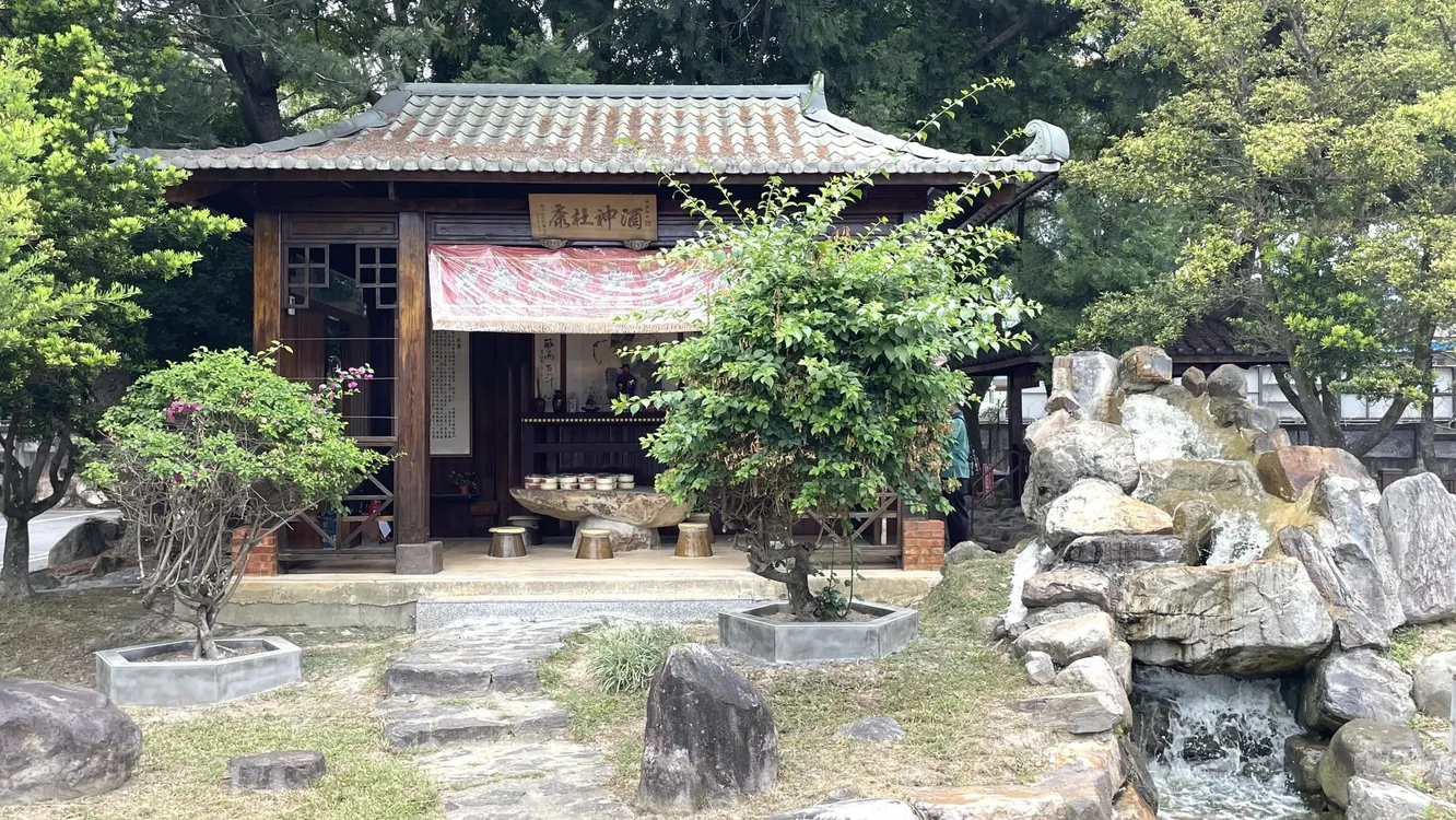 埔里酒廠退休員工回娘家　祭拜酒神杜康