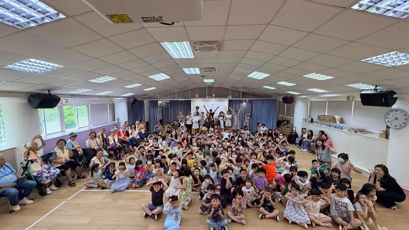 育航幼兒園家長深情演出《威威找記憶》　孩子用歌舞溫暖社區長輩的心