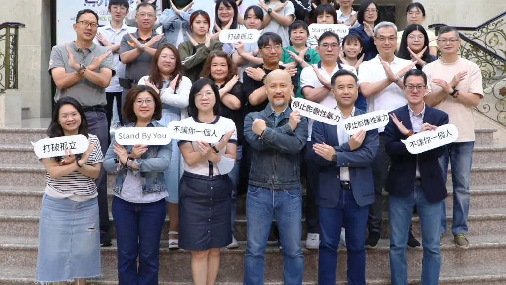 響應國際丹寧日!中山醫大師生穿牛仔聲援 反對影像性暴力與數位外流