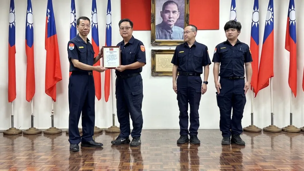 臺中港警表揚績優同仁 邀漁民互助協會分享強化港區治安