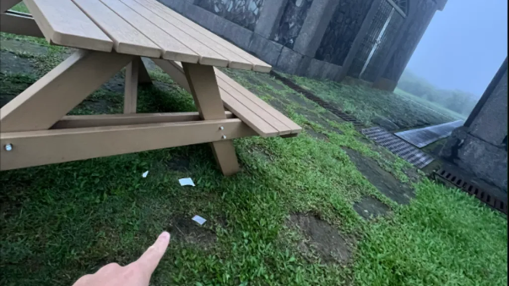 影／情侶擎天崗啪啪啪！網友5小時衝到現場朝聖　驚見遺留物「套套還不帶走」