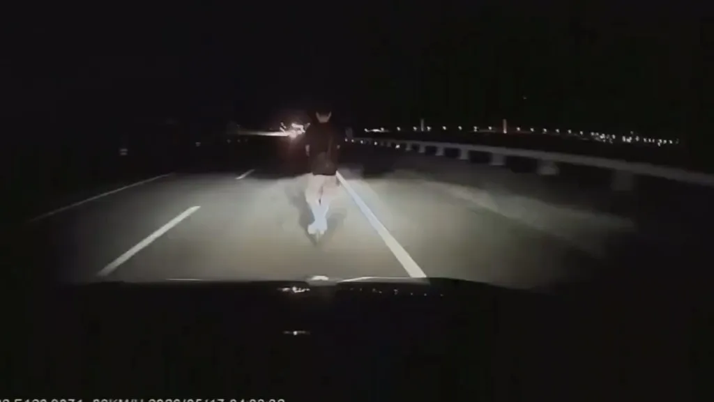 男子騎電動滑板車闖新竹68快速道路　遭轎車撞擊送醫