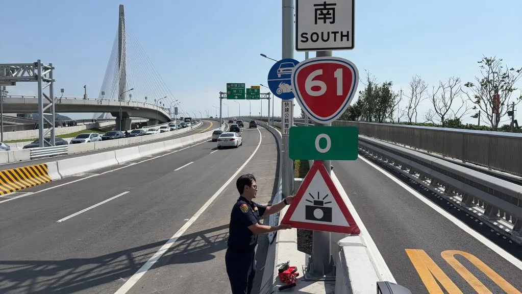 改裝車狂催油門加速上橋！淡江大橋將加裝測速相機　大庄里辦公處：這不是政府在搶錢，是保障用路人及居民的安全