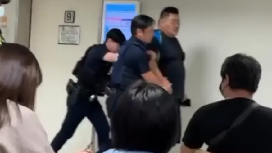 林口長庚候診講手機音量太大妨害安寧　男子遭員警強制帶離