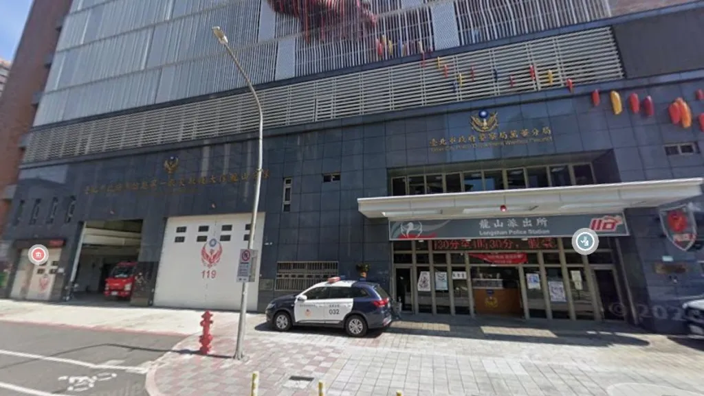 獨／火燒警察局！萬華分局偵查隊竄火　隔壁消防「1分鐘到場」內部毀